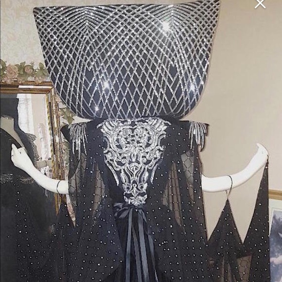 Dark Lily gown Cosplay from Legend - Picture 1 of 11